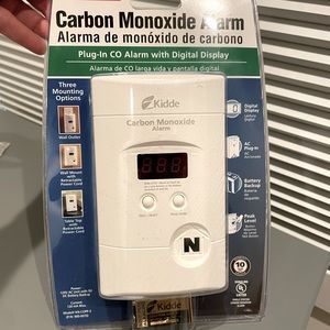 NWT Kidde carbon monoxide alarm flex plug in and battery